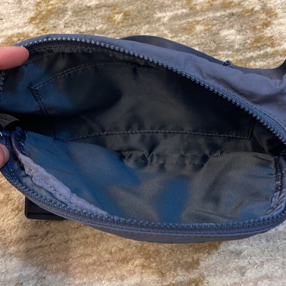 Lululemon belt bag - Picture 3 of 9